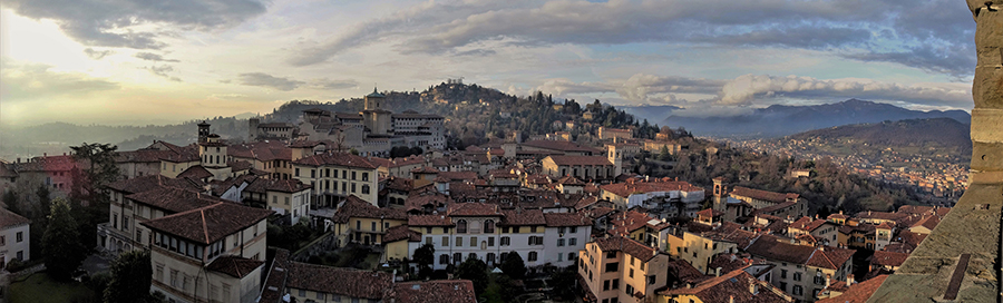 Dalla Torre Civica-Campanone vista su Città Alta verso il Colle di San Vigilio